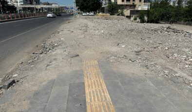 Diyarbakır Tesisler Kavşağı’nda kaldırım sorunu