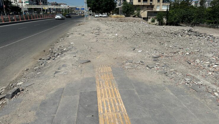Diyarbakır Tesisler Kavşağı’nda kaldırım sorunu