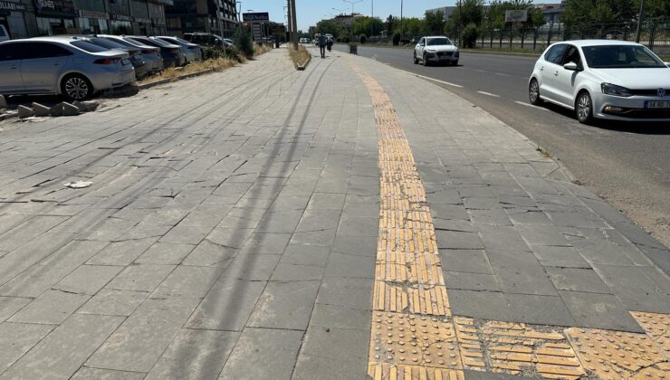 Diyarbakır Karacadağ Bulvarı’nda araçlar kaldırımları tahrip ediyor