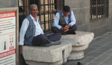 43 derece sıcaklığa tarihî taş serinliği