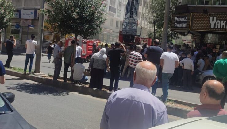 Bağlar’da ev yangını korkuttu