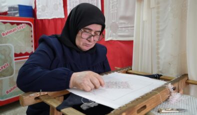 Zeynep Yılmaz 43 yıldır nakış sanatını sürdürüyor