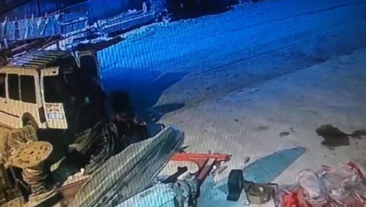 Bakır kabloları çalan hırsızlar kamerada