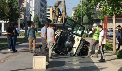 Batman’da temizlik aracı havuza düştü