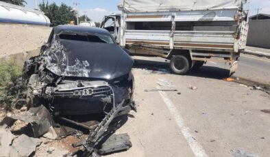 Bismil’de otomobil ile kamyonet çarpıştı: 5 yaralı