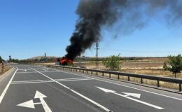 Emniyet personelini taşıyan midibüs alev alev yandı