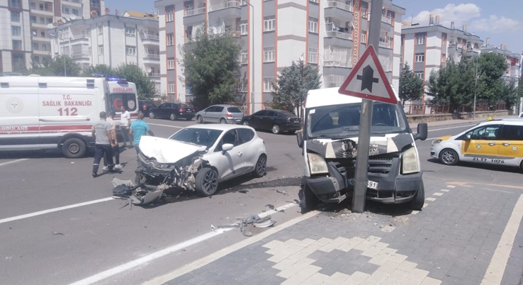 Gazilerde kaza:4 yaralı