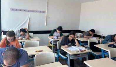Diyarbakır ve Türkiye Genelinde Karne Heyecanı: Binlerce Öğrenci Devamsızlıktan Kalıyor