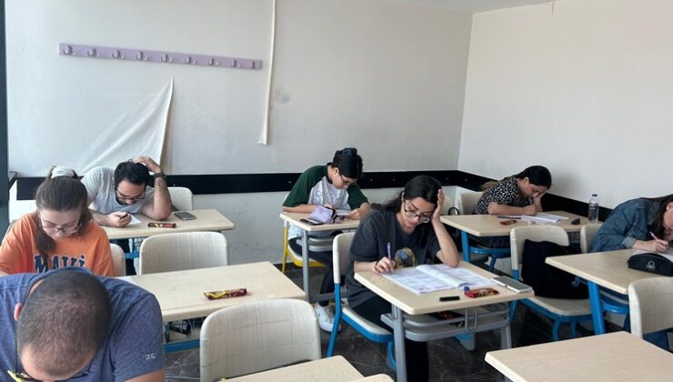 Diyarbakır ve Türkiye Genelinde Karne Heyecanı: Binlerce Öğrenci Devamsızlıktan Kalıyor