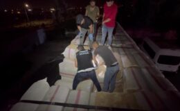 Saman balyaları arasında 35 kilo esrar ele geçirdi