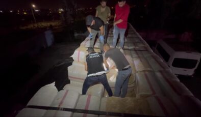 Saman balyaları arasında 35 kilo esrar ele geçirdi