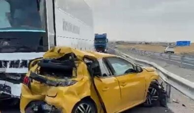 Diyarbakır’da yolcu otobüsü otomobile çarptı: 2 yaralı