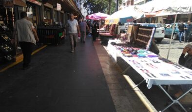 Suriçi’ni işportacılar doldurdu