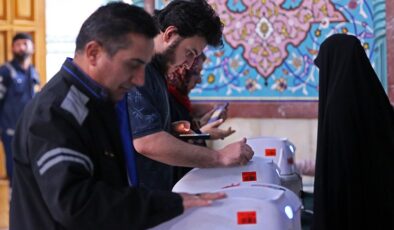 İran’da Cumhurbaşkanlığı seçimlerinde oy verme işlemi uzatıldı