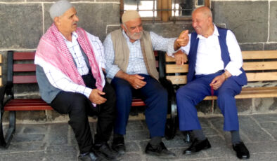 Tarihi Camide serin ve keyifli sohbet