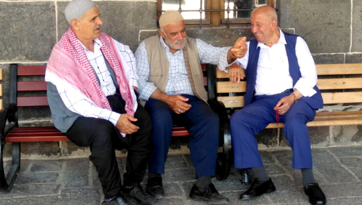 Tarihi Camide serin ve keyifli sohbet