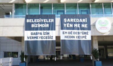 Kayyım atanmasına karşı Diyarbakır Belediyelerinde nöbet eylemi