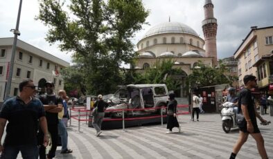 15 Temmuz’da tankın ezdiği araç 15 Temmuz Demokrasi Meydanı’nda sergileniyor