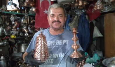 Bakırcı ustası 45 yıldır sanatını sürdürüyor