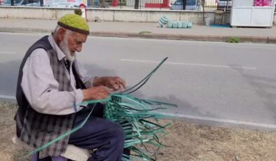 Hamdi Usta plastik atıkları sepete dönüştürüyor
