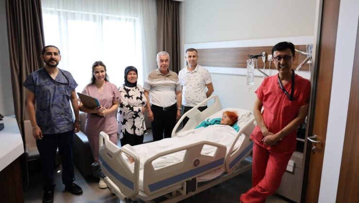 88 yaşındaki kadının böbreğinden 4 santim taş çıktı