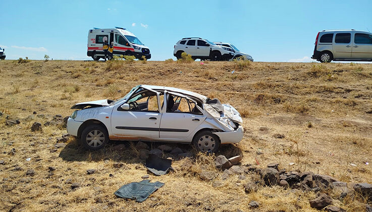 Şarampole devrilen otomobildeki 4 kişi yaralandı