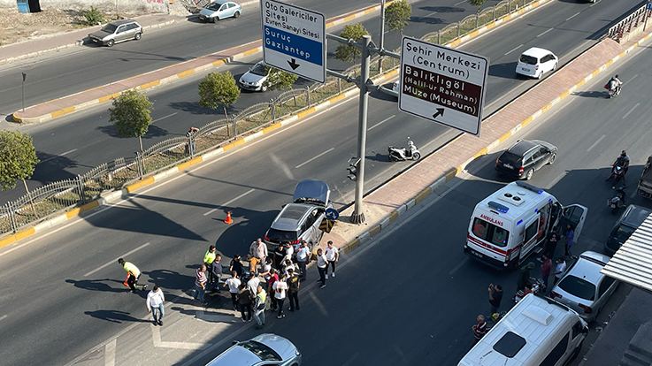 Refüje çarpan cipteki 6 kişi yaralandı