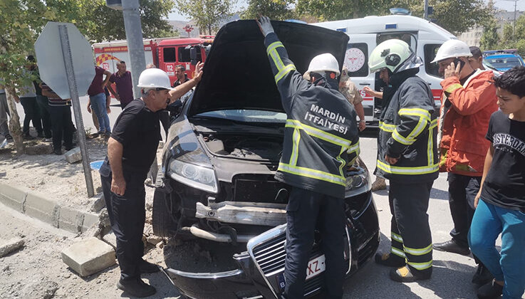 Pikap ile otomobilin çarpıştığı kazada 4 kişi yaralandı