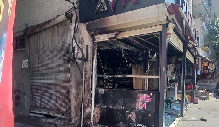 Dışarıda Yakılan Koltuk, Koca AVM’yi Kül Etti