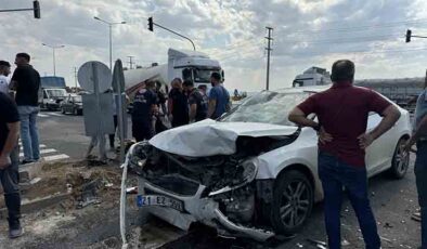Diyarbakır’da iki otomobil çarpıştı: 1’i kadın 4 yaralı