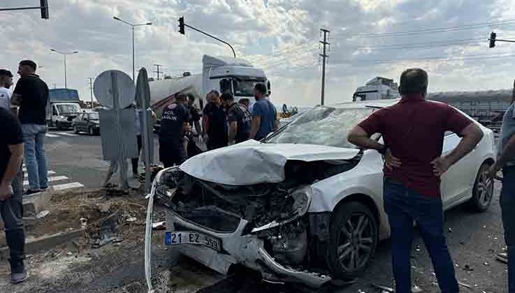 Diyarbakır’da iki otomobil çarpıştı: 1’i kadın 4 yaralı