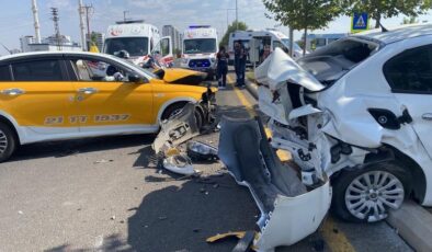 Diyarbakır’da sınava giden aile kaza yaptı: 3 yaralı