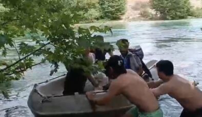 Dicle Nehri’nde mahsur kalan aile kurtarıldı