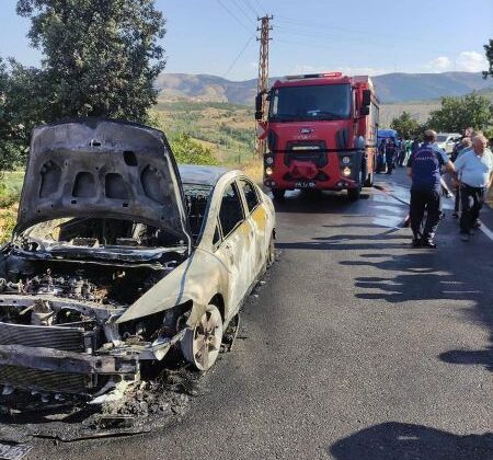 Kahramanmaraş’ta otomobil yangını: Araç hurdaya döndü