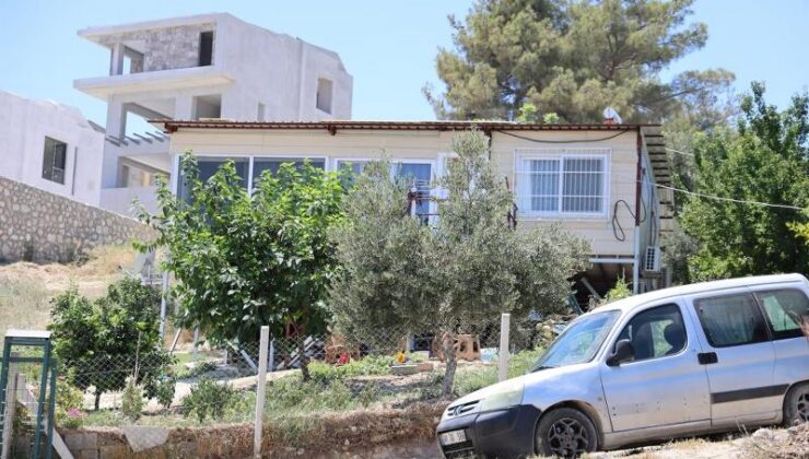 Adana’da cinayete sebep olan ev kundaklandı