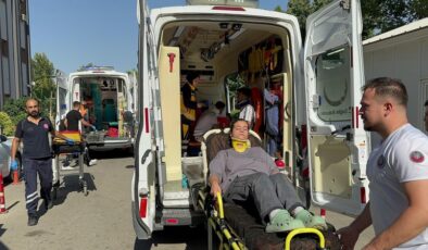 Adıyaman’da 2 servis minibüsü çarpıştı: 13 yaralı