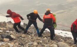 Ağrı Dağı’nda hayatını kaybeden 2 kişinin cenazeleri indiriliyor