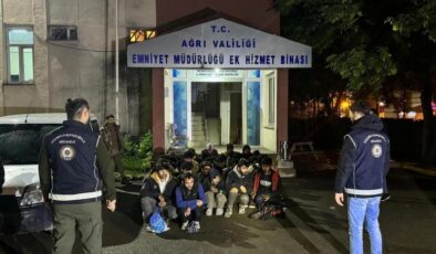 Ağrı’da tırda 32 göçmen yakalandı