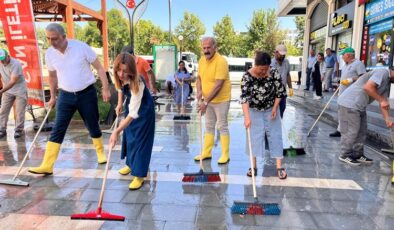 Bismil’de cadde ve sokaklar yıkanarak dezenfekte edildi