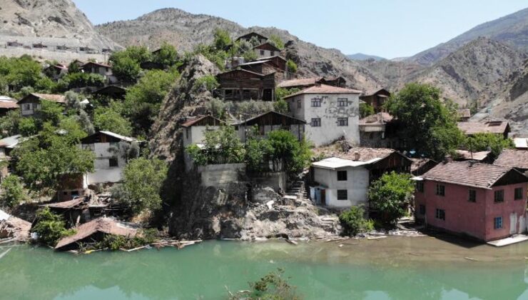 Baraj suları altında kalan köyde mahsur kalan Sebaha nine