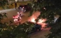 Batman’da park halindeki araç yangını mikserle söndürüldü