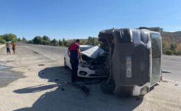 Bingöl’de otomobil ve pikap çarpıştı