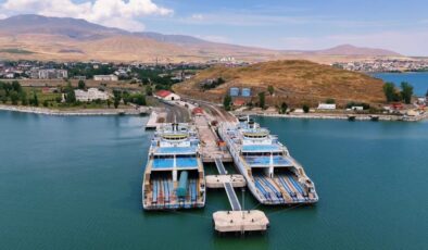 Bitlis’in feribotları van gölünde büyük rol oynuyor