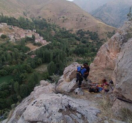 Bitlis’te mahsur kalan keçiler kurtarıldı