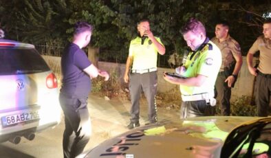 Ceza yiyince kahkahayla imza attı, espri yapıp gülerek “Oh” çekti