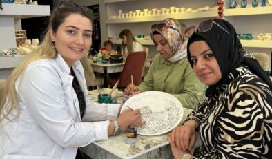 Siirtli kadınlar, çini atölyesiyle gelir sağlıyor