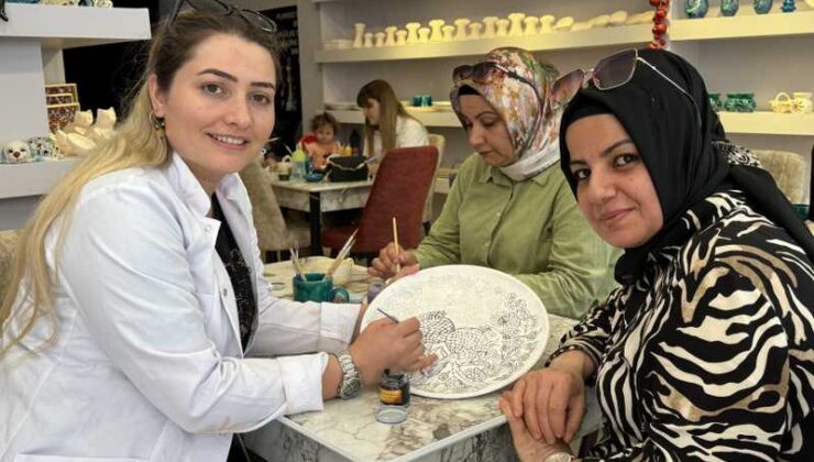 Siirtli kadınlar, çini atölyesiyle gelir sağlıyor