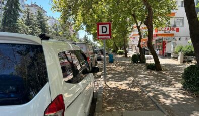 Toplu taşıma araçları durağa yanaşamıyor