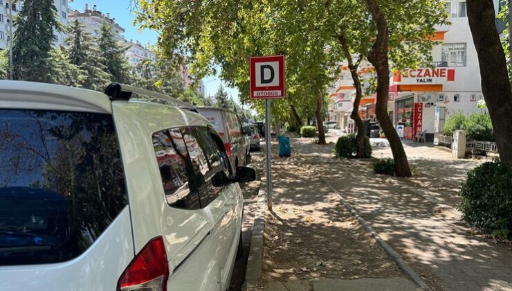 Toplu taşıma araçları durağa yanaşamıyor
