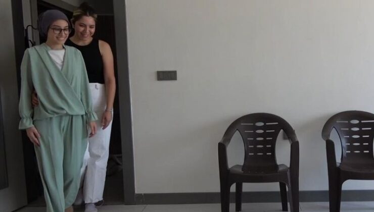 Depremde bacağını kaybeden Beyza, protezle yürümeye başladı